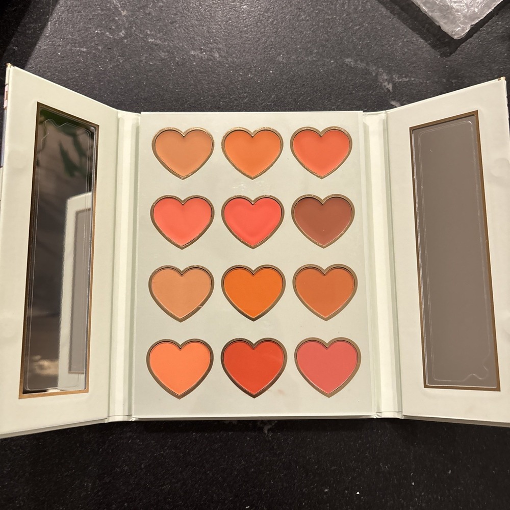 P.Louise See Colour In Your Darkest Days Blusher Palette Secret Garden cream - Picture 3 of 3